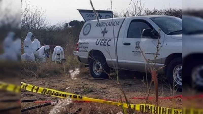 Tiran 2 cuerpos baleados y torturados, en brecha de Apatzingán 
