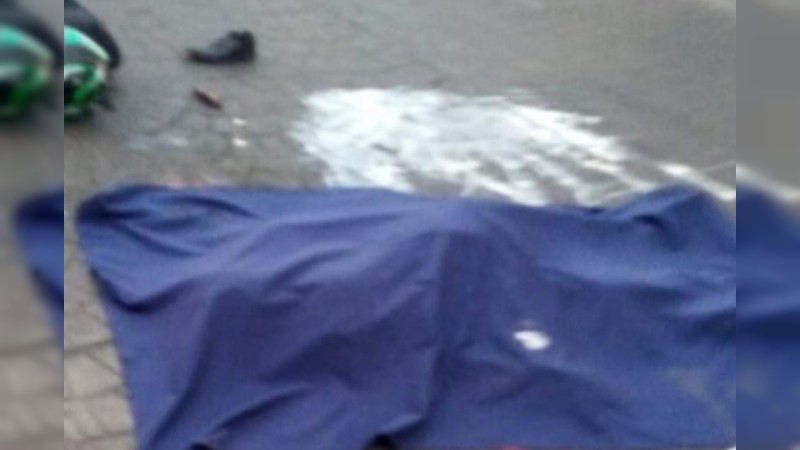Peatón muere tras ser atropellado por un camión, en Uruapan 