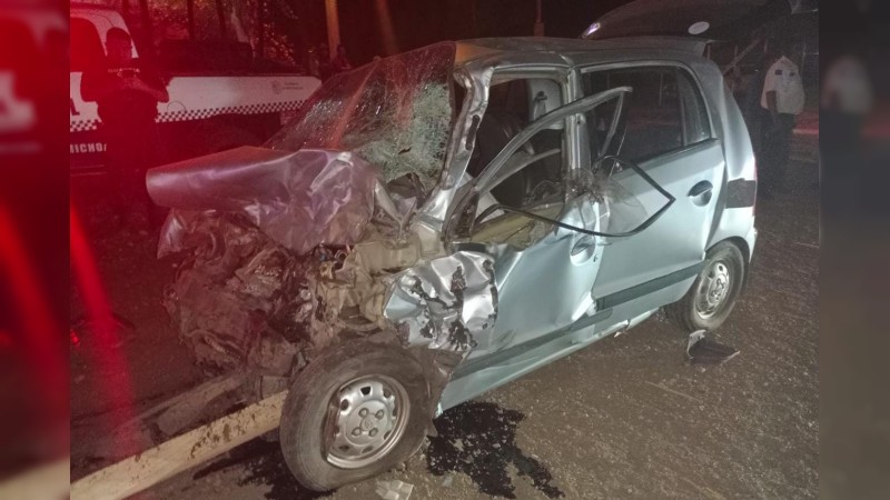 Un muerto dejó choque entre 2 autos, en Acuitzio 