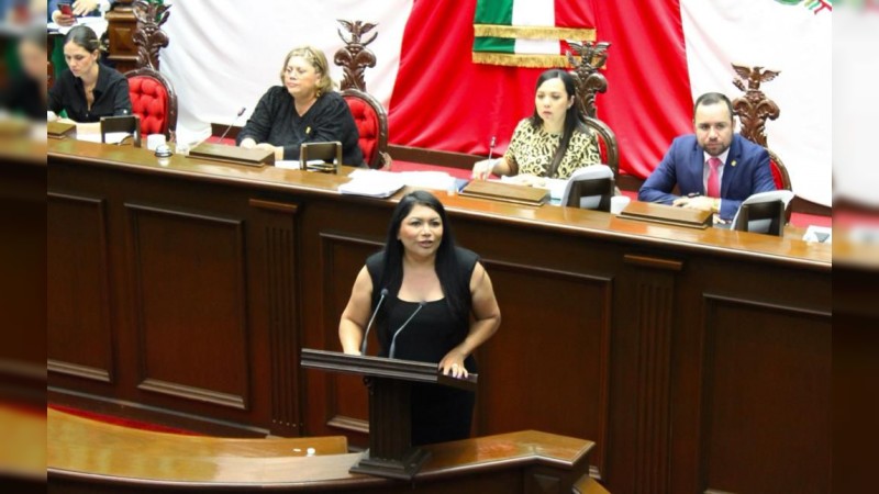 Presenta Brenda Fraga iniciativa para castigar los ataques a la dignidad póstuma
