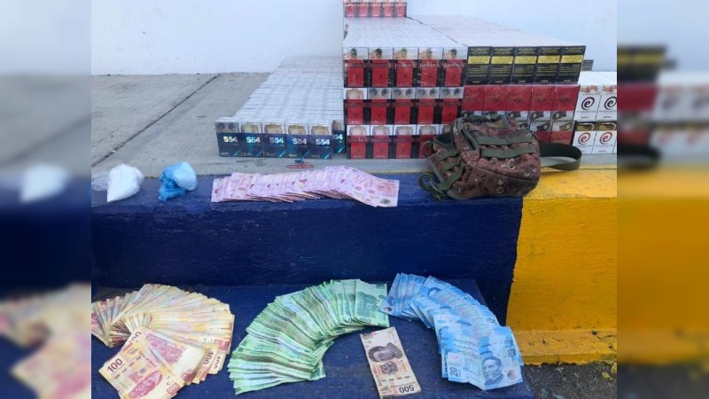 Detienen a 2 con cajetillas de cigarro ilícitas en Zamora, Michoacán