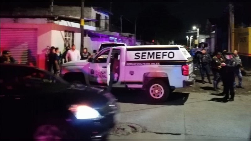 Sicarios irrumpen en empacadora de Uruapan y matan a 2 personas