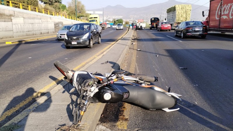 Muere motociclista tras percance, en el Libramiento de Morelia  