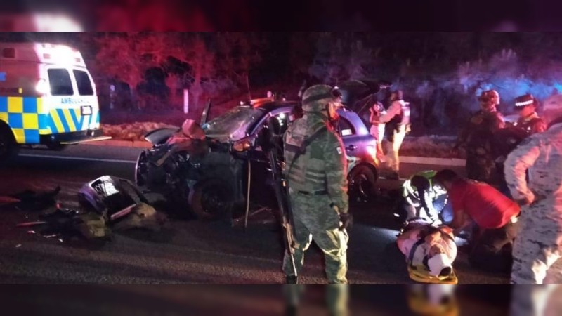 Cinco heridos deja choque, en autopista de Occidente  