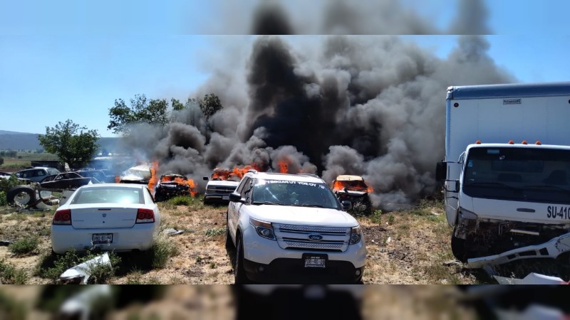 Se incendia corralón, en Panindícuaro; 9 autos afectados 
