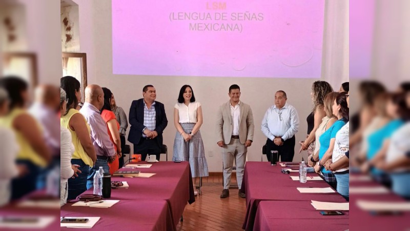 Celebra Víctor Zurita participación de trabajadores en Taller de Lengua de Señas