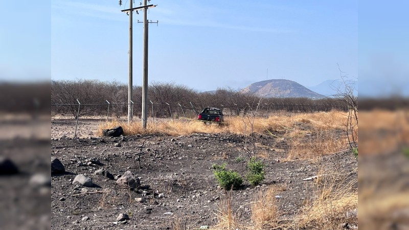 Muere conductor de una camioneta que volcó en la carretera Nueva Italia-Uruapan