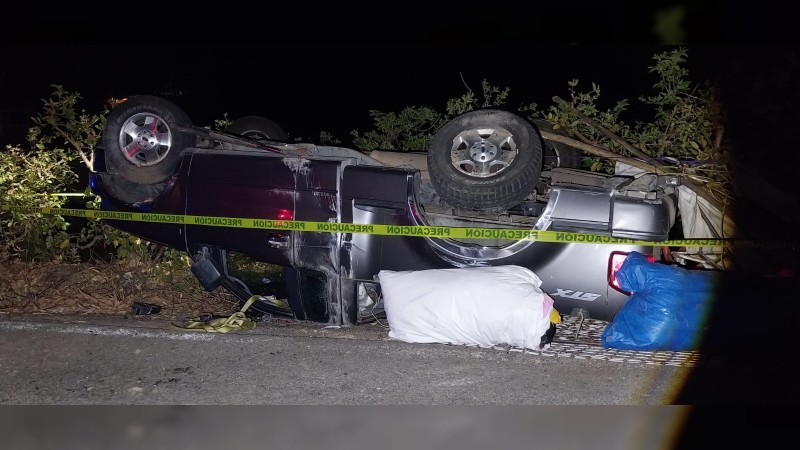 Volcadura de camioneta deja un muerto, en Juárez 