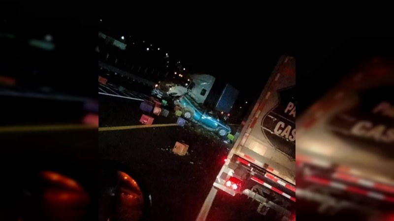 Choque deja 2 muertos, en la Cuitzeo-Pátzcuaro 