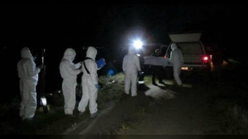 Tiran cuerpo de un hombre a la orilla de carretera Morelia-Zinapécuaro