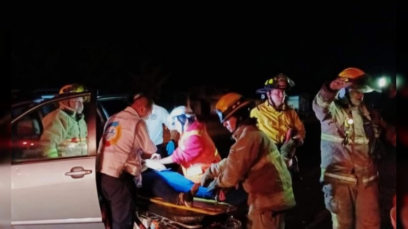 Una fallecida y 3 heridos, tras choque, en la Morelia-Salamanca 
