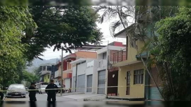 Matan a hombre a tiros dentro de una tienda, en Uruapan 