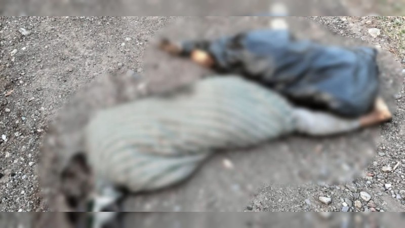 Apatzingán: tiran 2 cuerpos decapitados, en carretera 