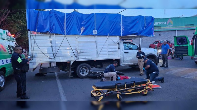 Muere motociclista tras chocar con camioneta, en Zamora 