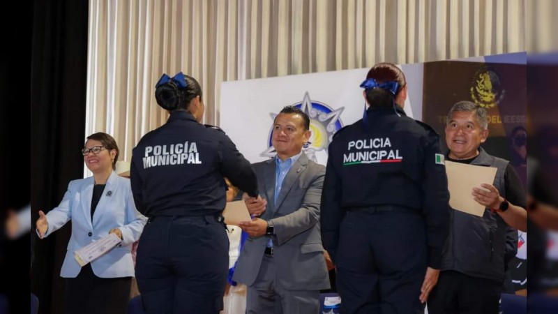 Con Fortapaz, certifican a 159 policías municipales