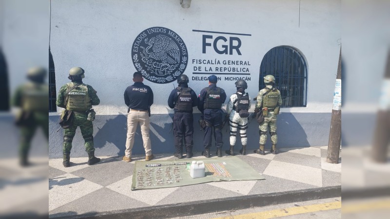 A soldados y policías se les escapa sujeto y abandona droga, en Zitácuaro 