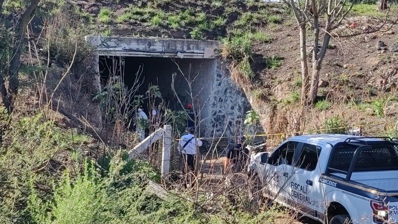 Hallan cadáver de hombre baleado debajo de un puente, en Morelia 