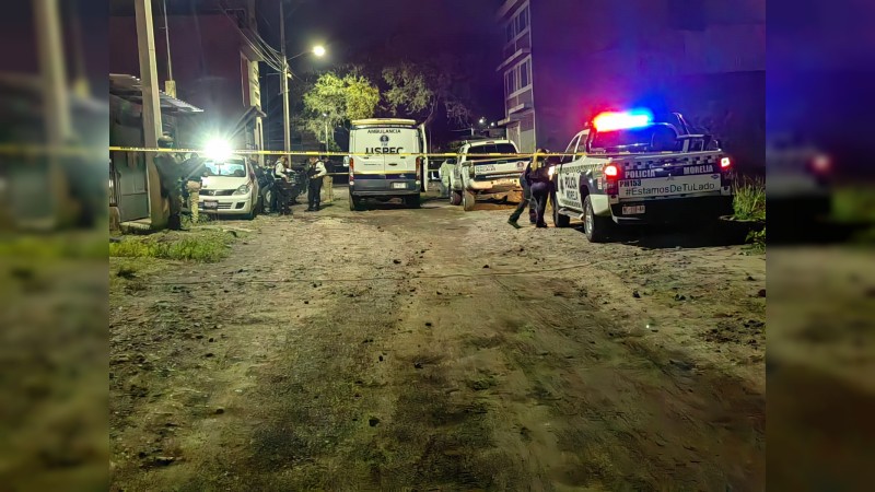 Tiran cadáver baleado, en calles de Morelia 