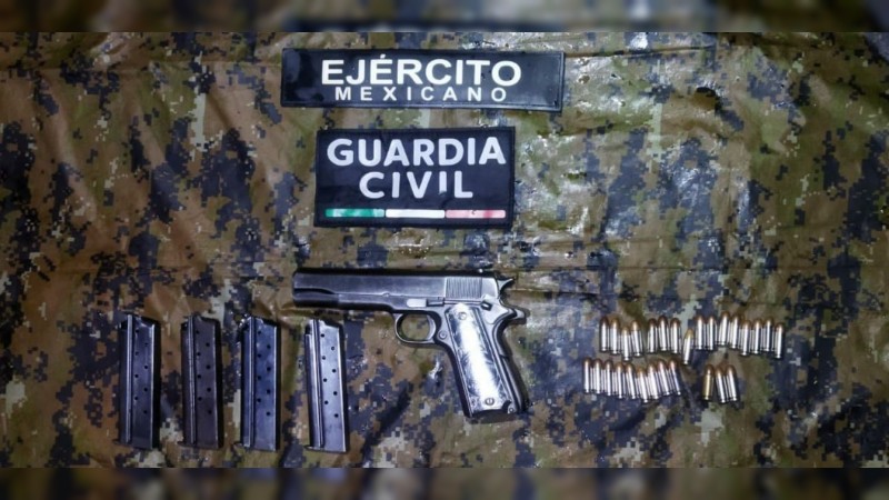 Detienen a 5 en posesión de arma de fuego, cargadores y cartuchos, en Apatzingán