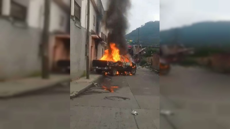 Festejo en Capácuaro termina en disturbio; hubo balazos y auto incendiado  