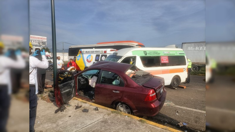 Choque de colectivo deja 11 heridos, en Morelia  