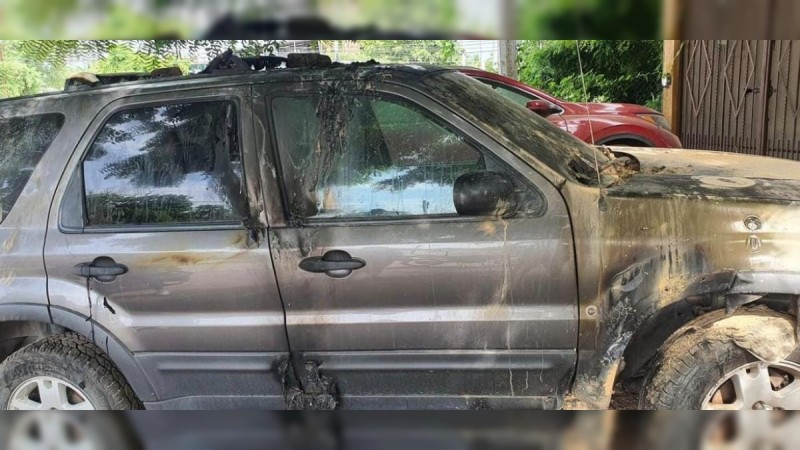 Lanzan explosivos contra auto de comerciante, en Apatzingán 