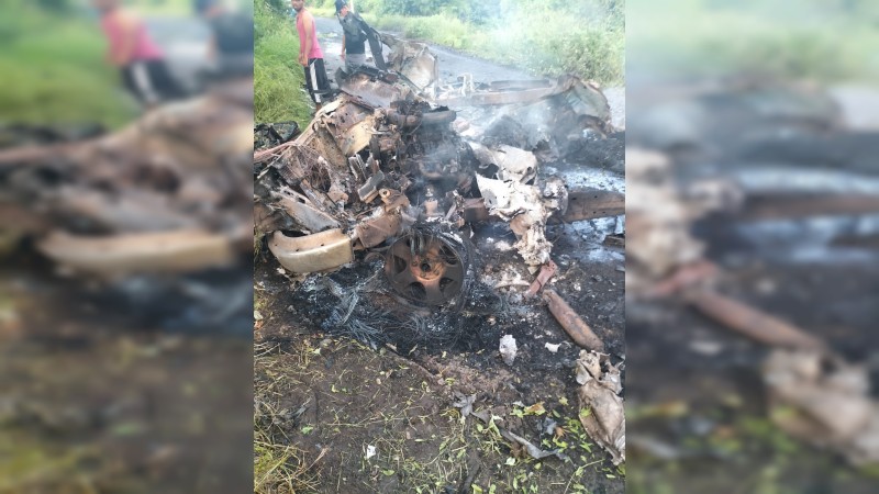 Arrecia violencia, delincuentes incendian auto de limoneros, en Apatzingán