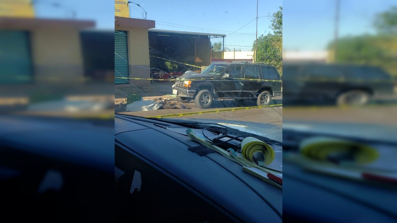 Choque entre camionetas deja 1 muerto, en Los Reyes 