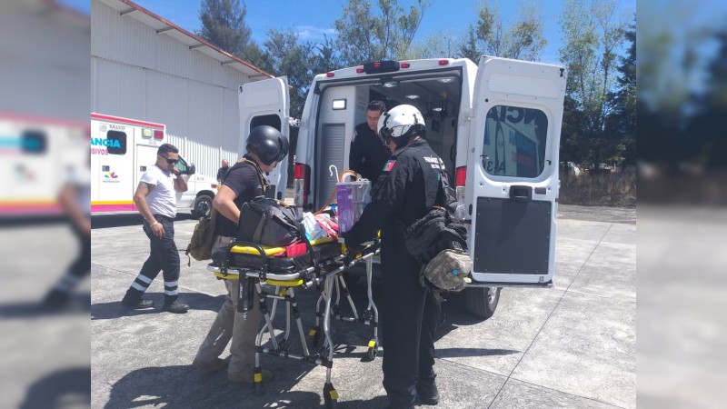 Traslada SSM, a 2 pacientes en ambulancia aérea, tras autobusazo