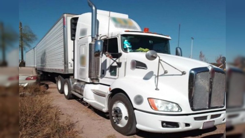 Roban camión cargado con mercancía de Walmart, en La Piedad 