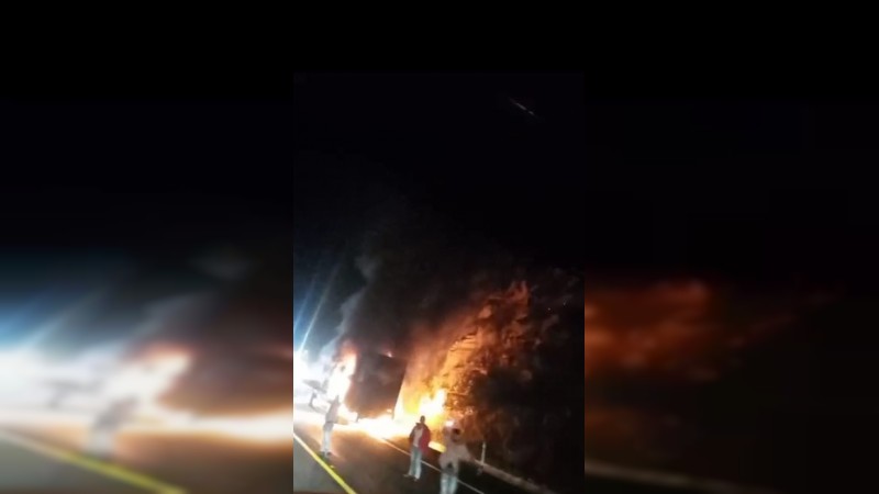 Reportan incendio de contenedor de un tráiler en la Pátzcuaro-Cuitzeo