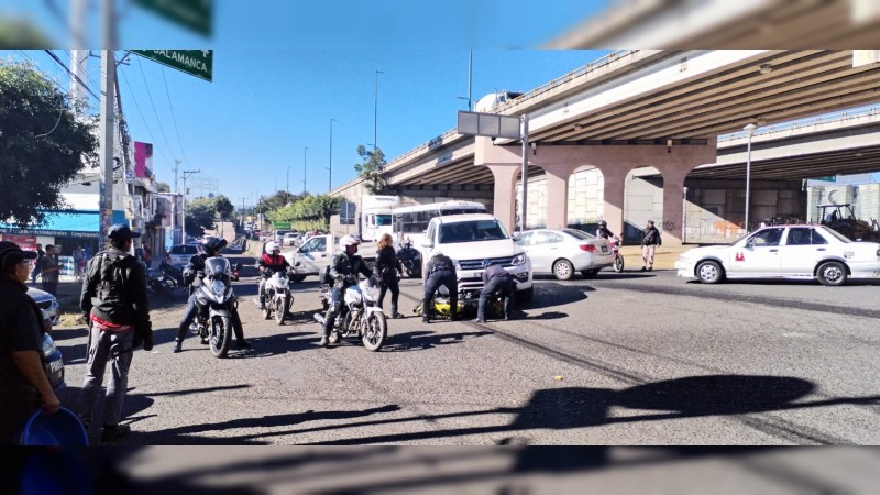 Motociclista arrolla a elemento del Grupo Tigre en libramiento de Morelia