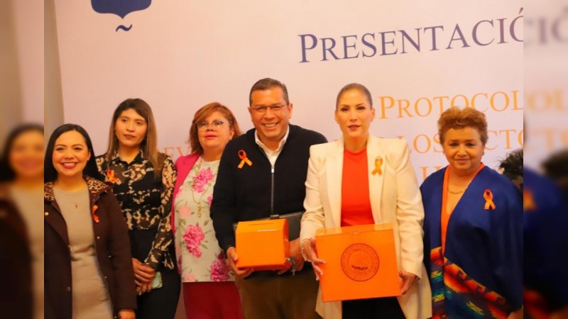 Juan Carlos Barragán apoya instalación de Buzón Naranja en el Congreso del Estado