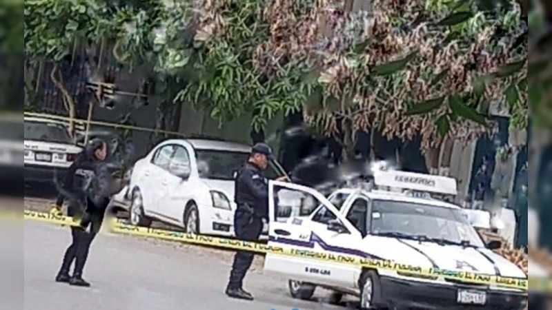 Asesinan a tiros a taxista, en Apatzingán