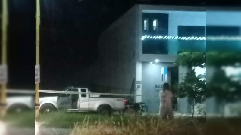 Asesinan a dos hermanos afuera de su casa en Apatzingán