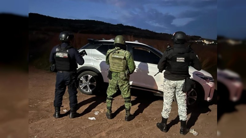 Aseguran 128 dosis de droga dentro de un vehículo robado, en Yurécuaro