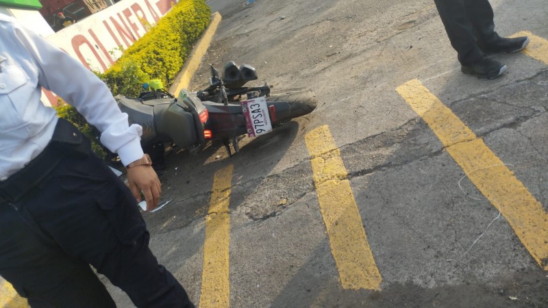 Motociclista perece tras estrellarse contra poste, en Morelia 