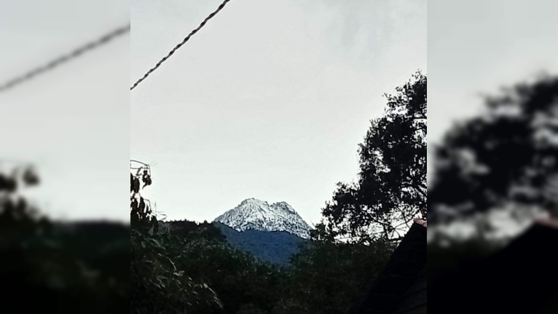 Se tiñe de blanco el Pico de Tancítaro 