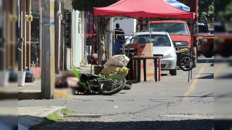 Matan a balazos a pareja que viajaba en moto, en Zamora