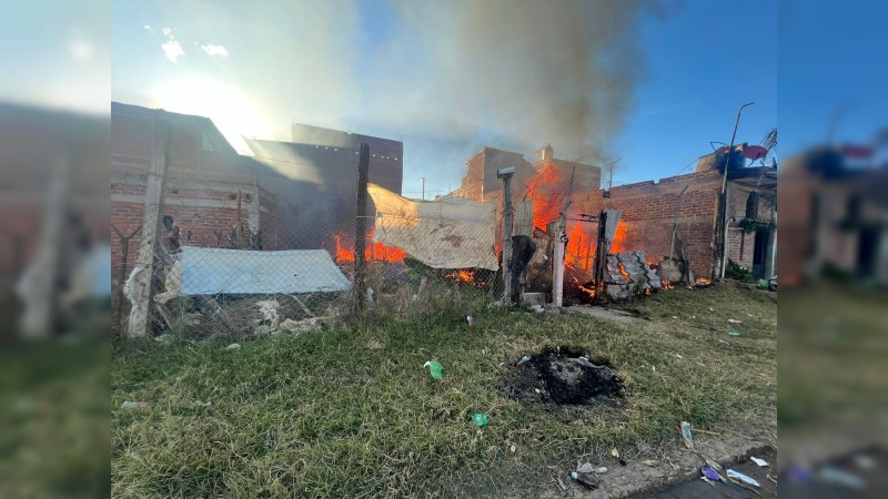 Mujer muere calcinada, tras incendiarse su casa, en Tangancícuaro 