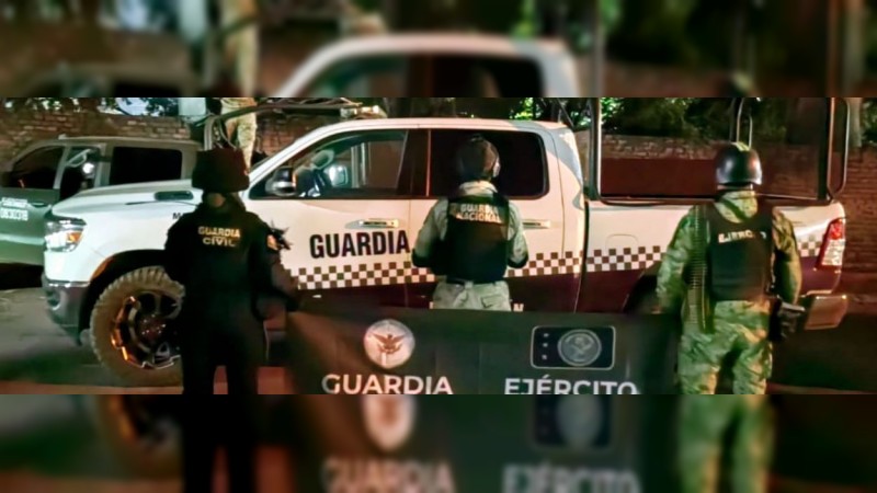 Aseguran patrulla apócrifa de la Guardia Civil, en Apatzingán 