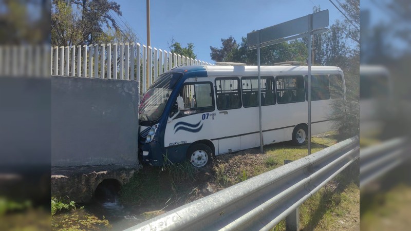 Camión de Paloma Azul se queda sin frenos y choca contra el tutelar 