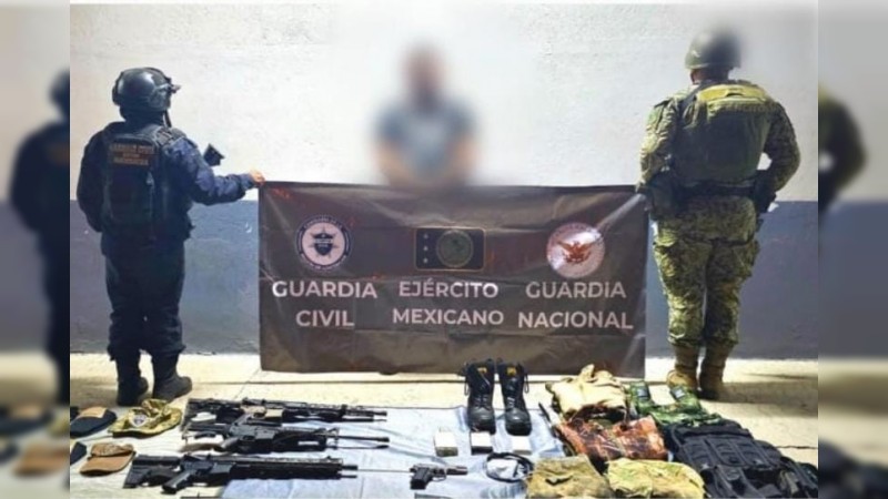 Cae presunto integrante del CJNG, en Apatzingán; le aseguran armas 
