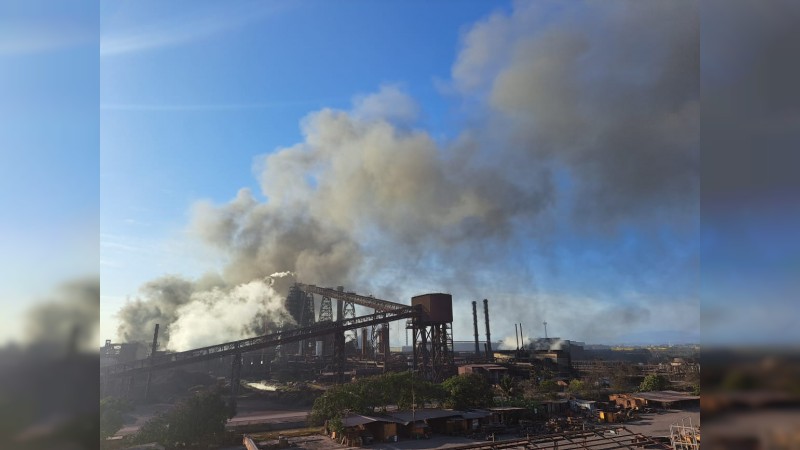 Bomberos apagan incendio en ArcelorMittal 12 horas después de su inicio