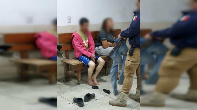 Intentan linchar a pareja que presuntamente robaba en templo de comunidad de Uruapan