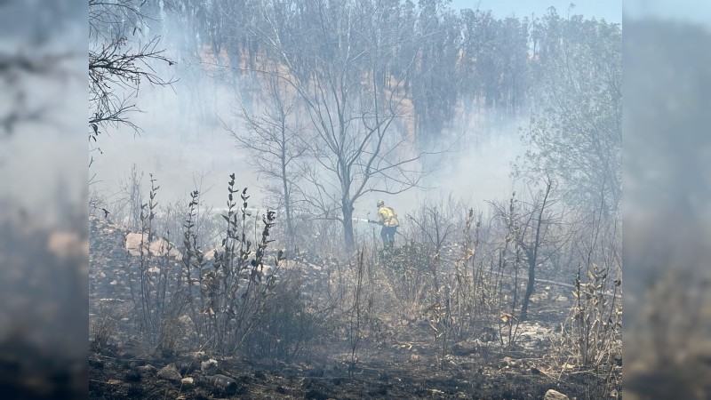 Atienden Bomberos municipales 4 incendios en diversos puntos de Morelia
