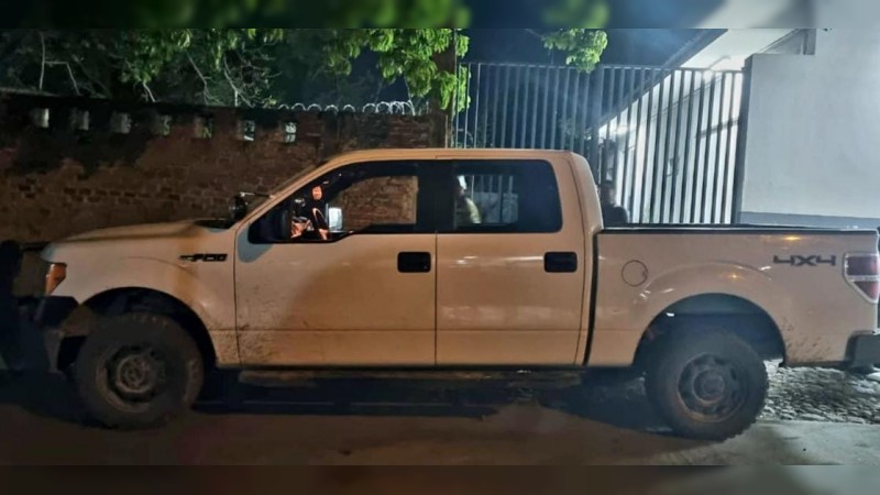 Tepalcatepec: caen 2 hombres armados, que tripulaban camioneta  