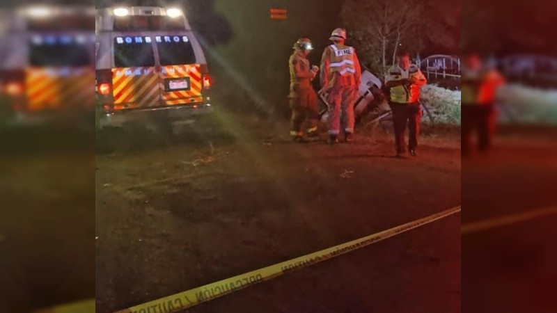 Tres muertos deja la volcadura de un auto, en Yurécuaro