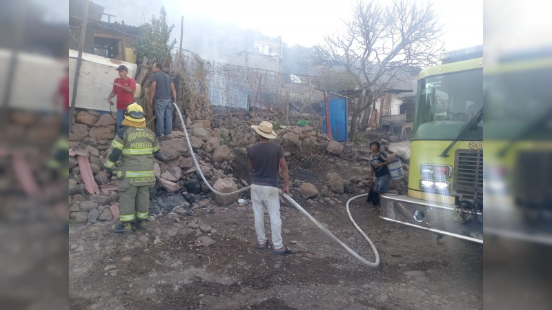 Arden humildes viviendas, en la Ampliación Leandro Valle 