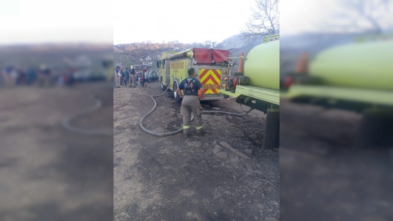Incendio arrasa con 5 viviendas, en Morelia  